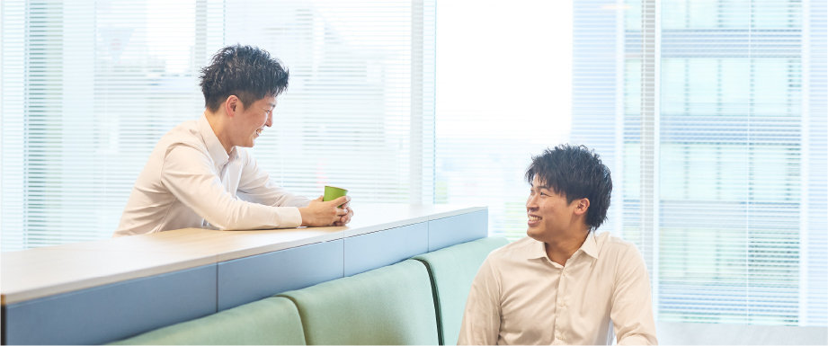 社員と対話するインターンシップ参加者